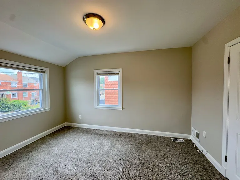 1922 Ewald Ave — Photo 10