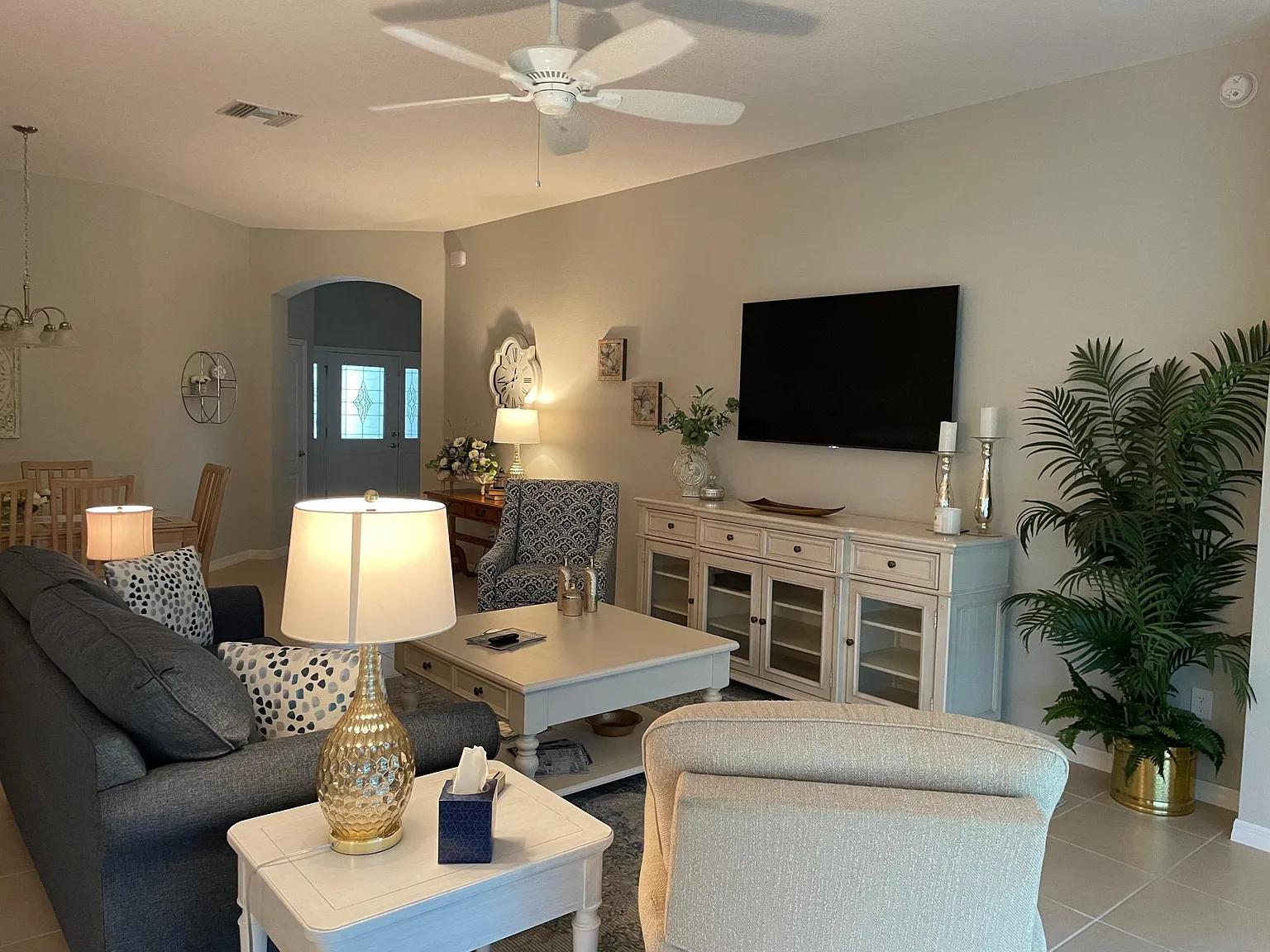 3 bed, 1956 sqft, $3,200 — Photo 4