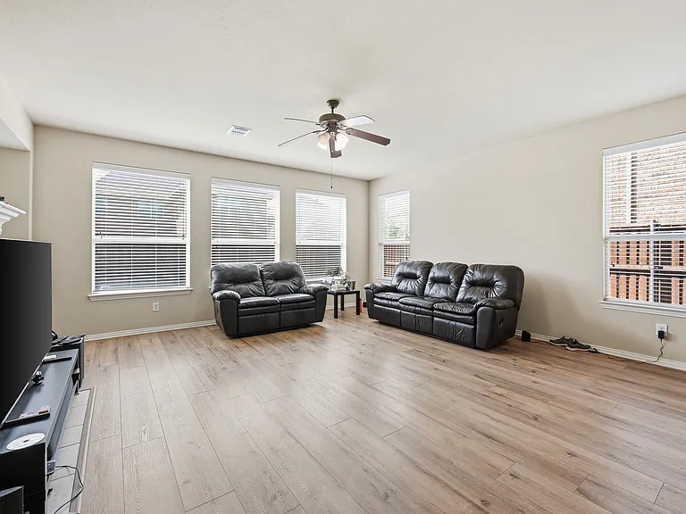 11945 Henderson Dr — Photo 6