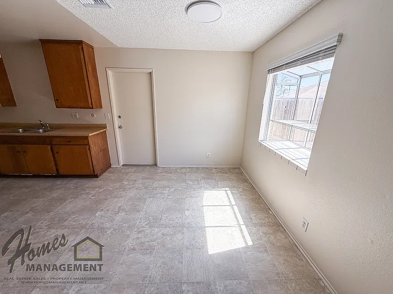 3919 Las Cruces Ave — Photo 5