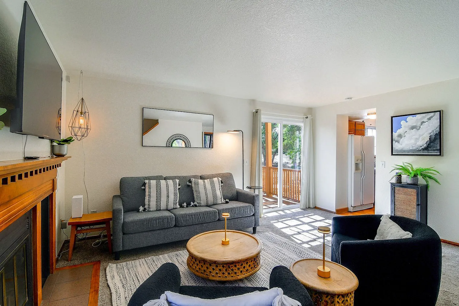 2 bed, 2.0 bath, 1076 sqft, $4,902 — Photo 2
