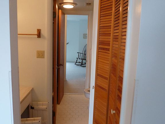 2 seperate sinks from Bed Rms and bath in Middle