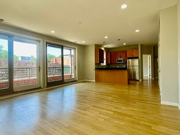 4th image of 1150 N Hoyne Ave APT 2