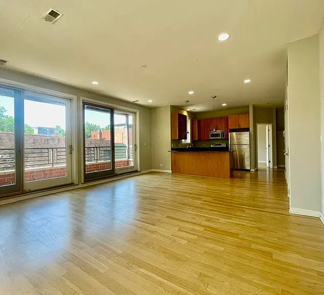 1150 N Hoyne Ave #2 — Photo 4