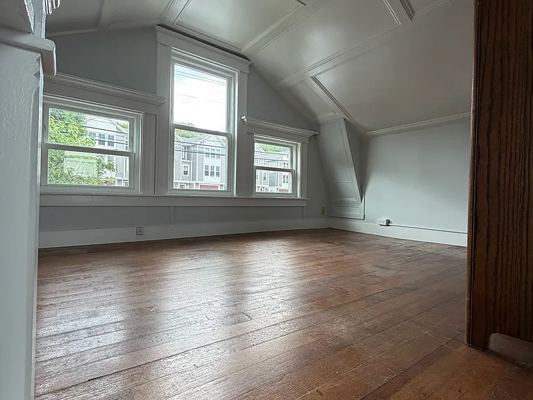 129 Main St — Photo 4