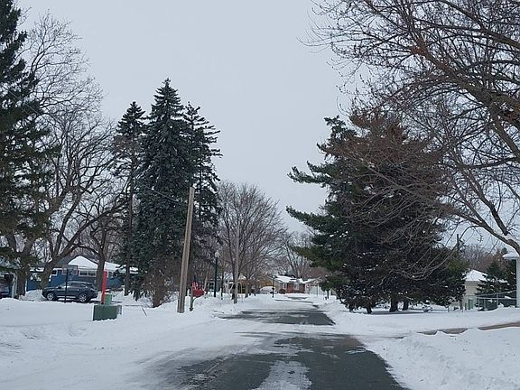 4th image of 812 River Ln