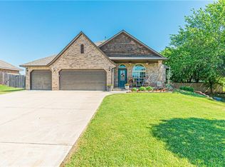501 SW 45th St, Moore, OK 73160
