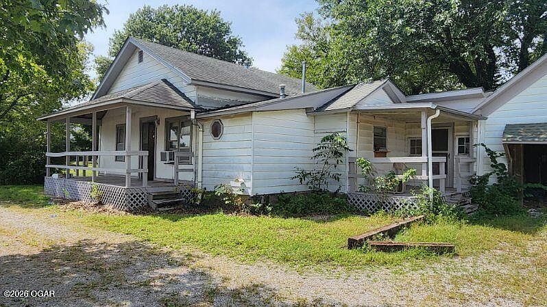 1st image of 803 W Country Rd