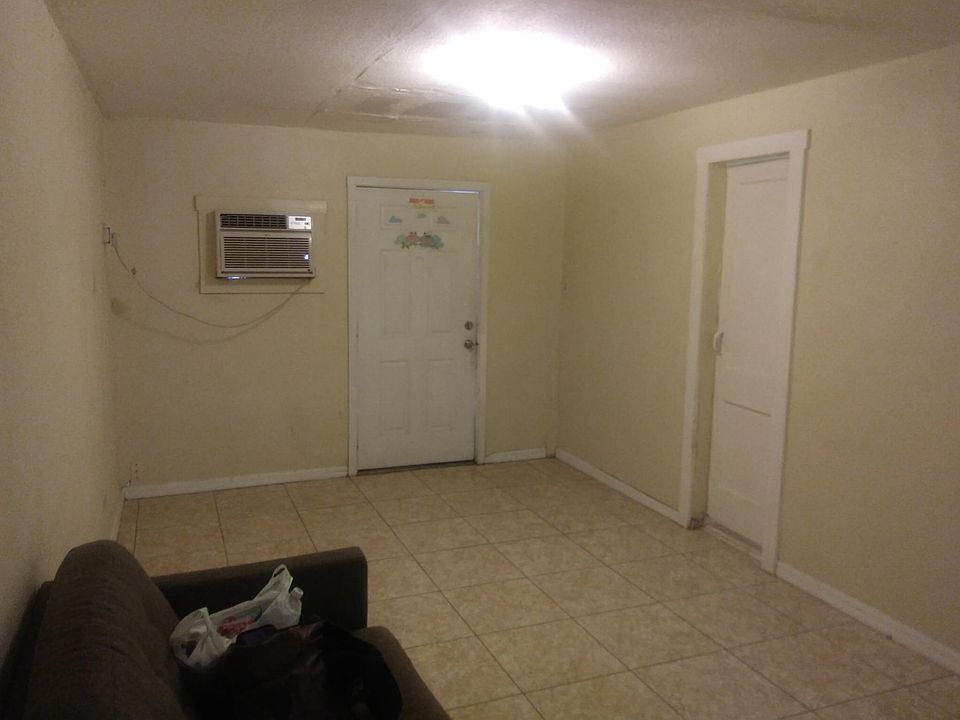 1st image of 2115 W Cass St