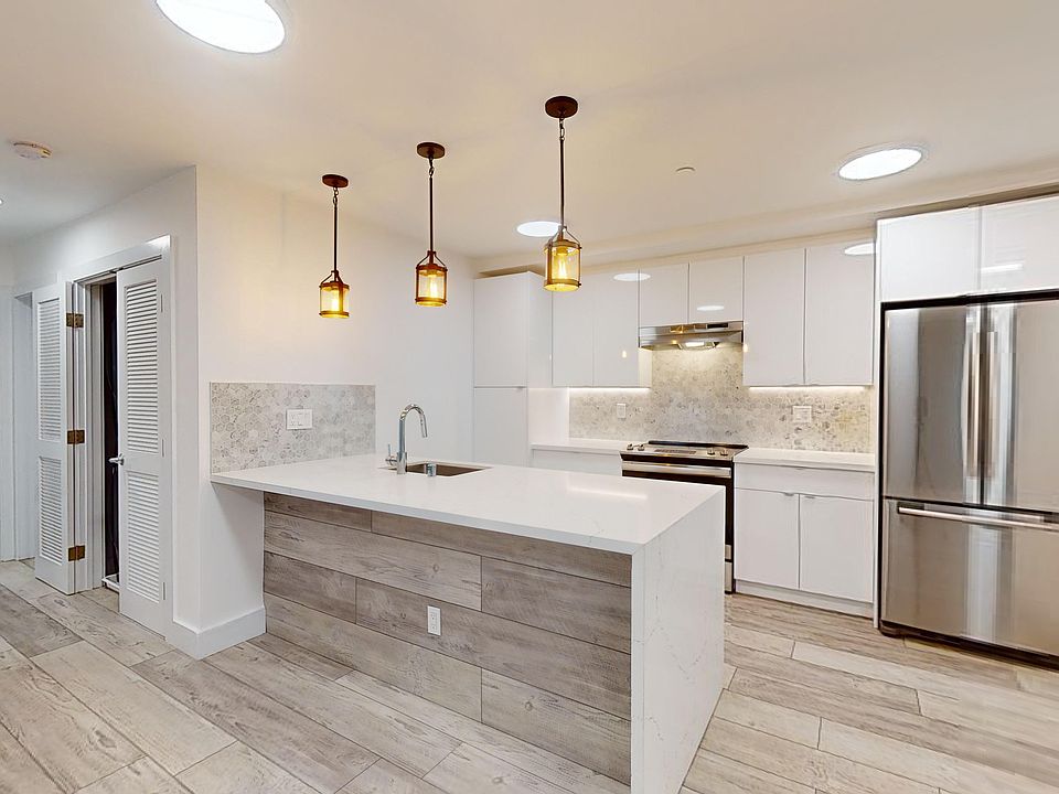 1st image of 2355 Scott St #15