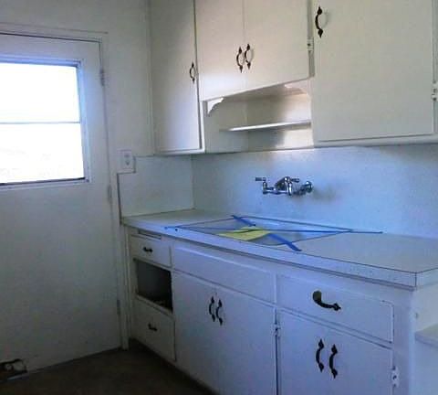4th image of 2743 N Mountain View Ave