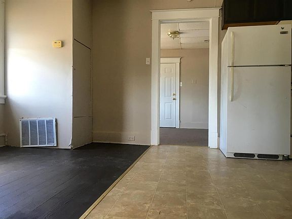4th image of 116 Whitelaw Ave APT 1