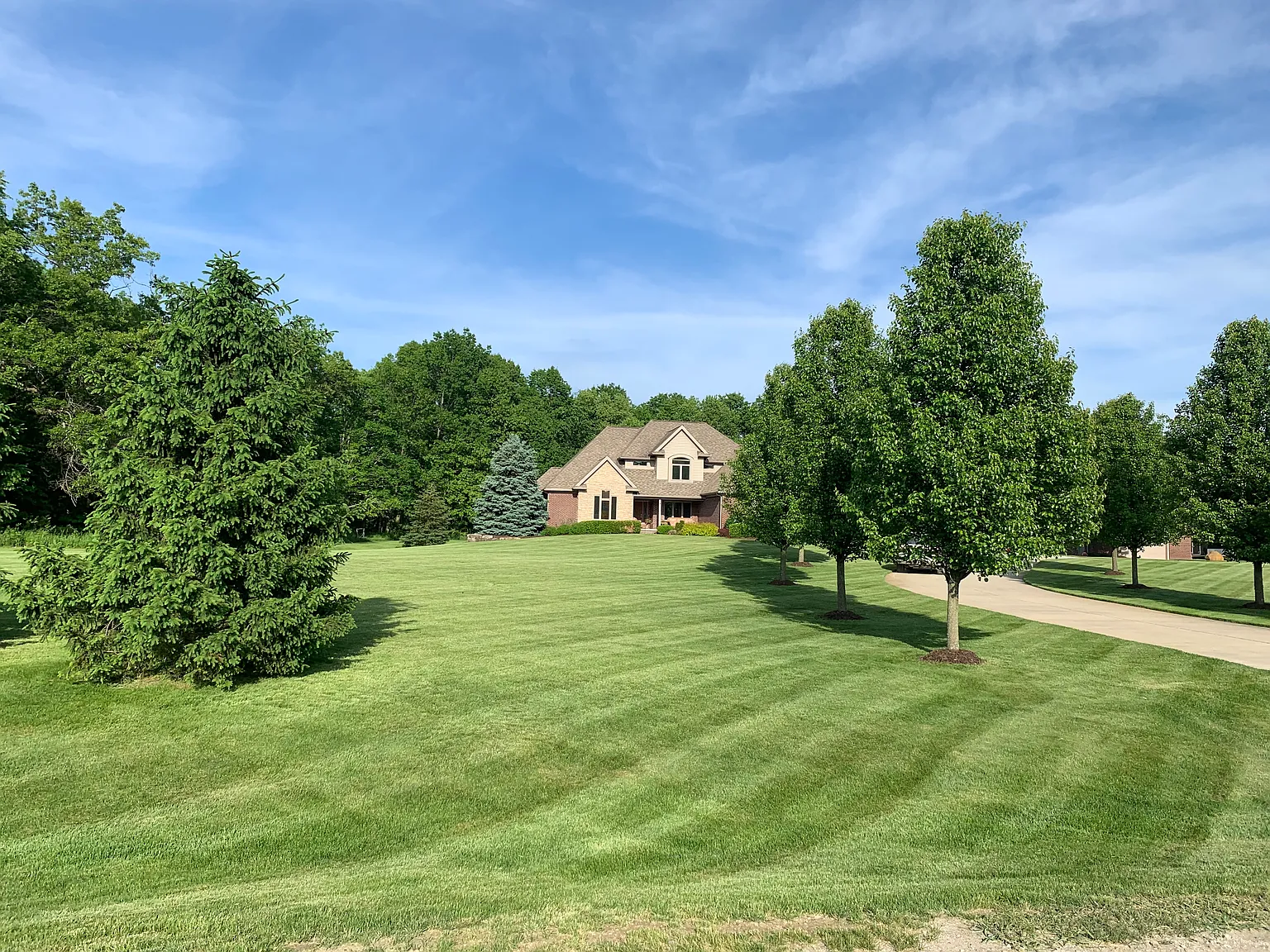 5250 Reds Way photo 1
