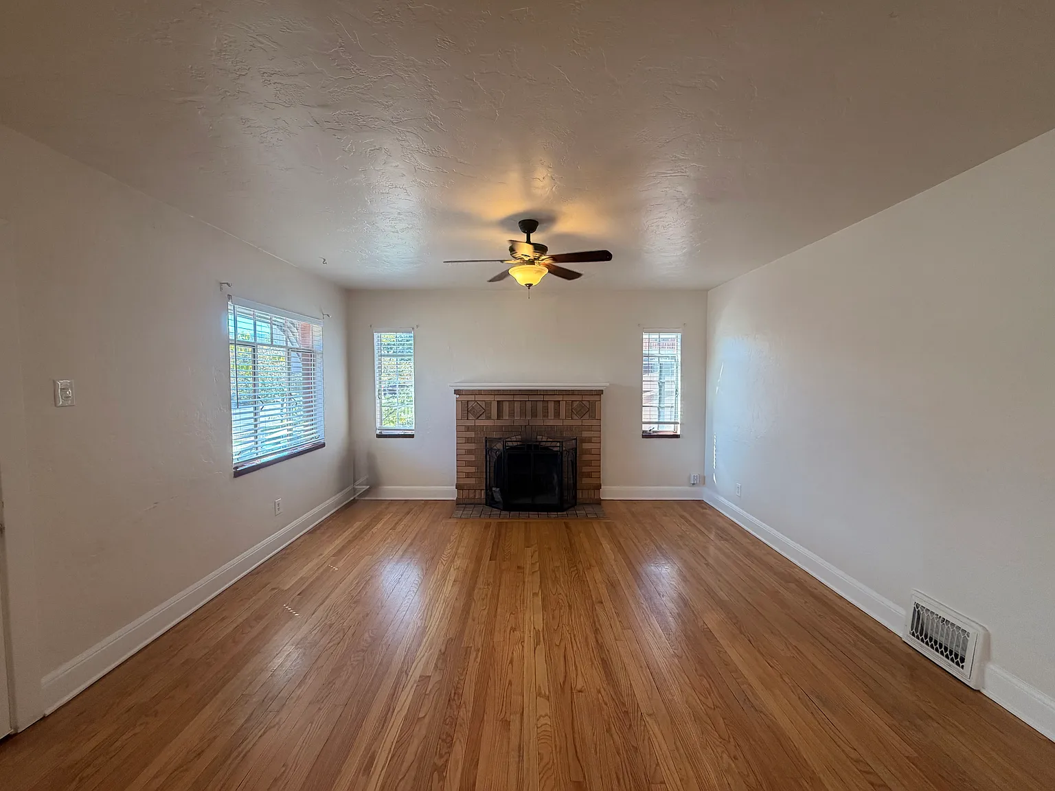 2 bed, 1008 sqft, $2,195 — Photo 3