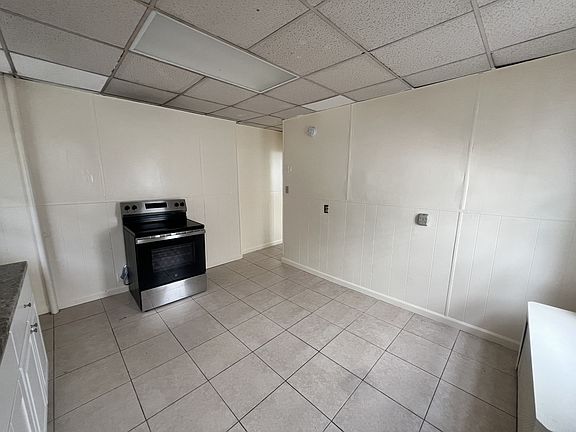 5th image of 292 Barney St #1