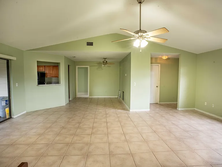 3617 SW Margela St — Photo 2