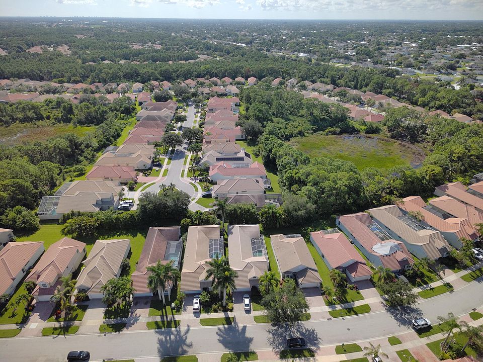 2nd image of 827 SW Munjack Circle