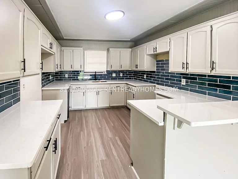 203 Shady Oaks Cir — Photo 3