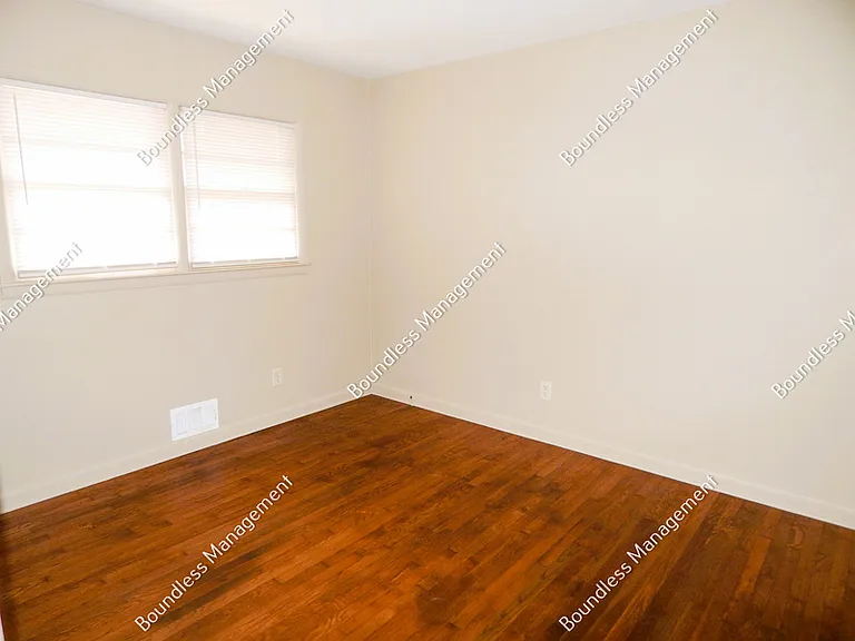 2476B Maple St #B — Photo 11