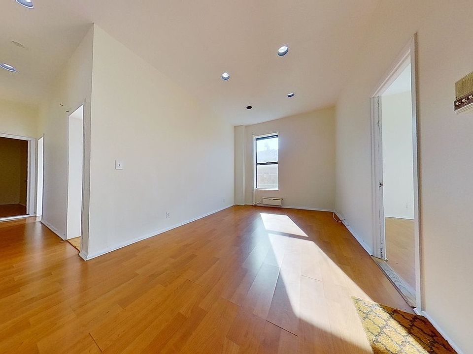 1st image of 73 W 83rd St
