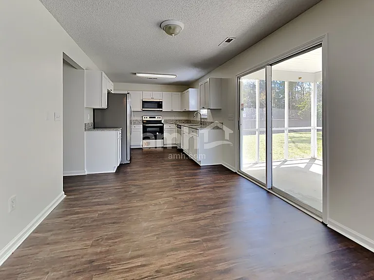 5069 Thornton Dr — Photo 7