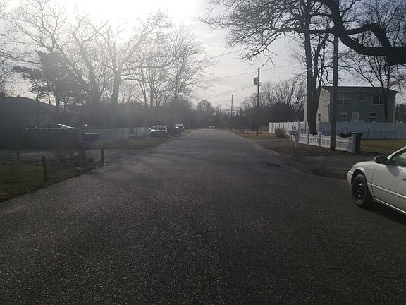 4th image of 19 Baybright Dr