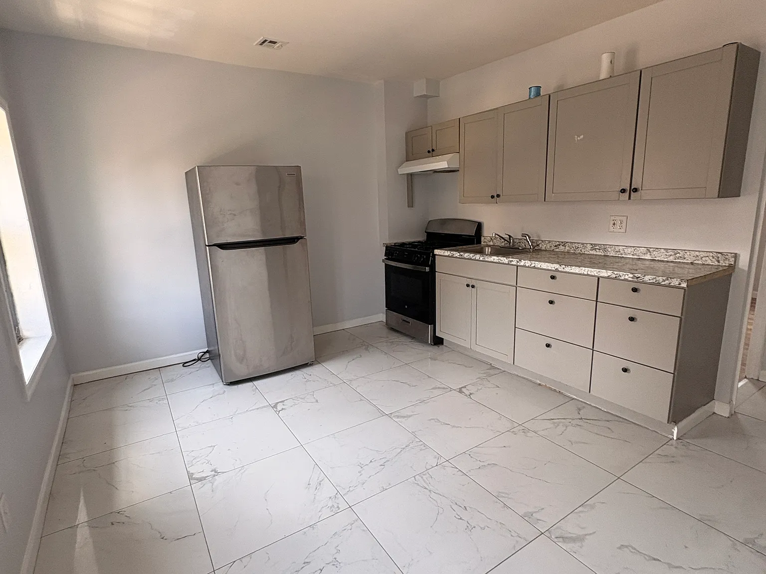 1 bed, $1,300 — Photo 3