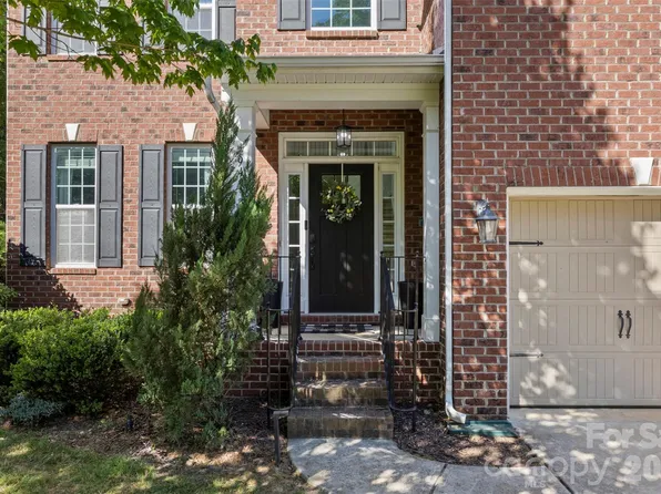 949 Autumn Glen Ct, Lake Wylie, SC 29710
