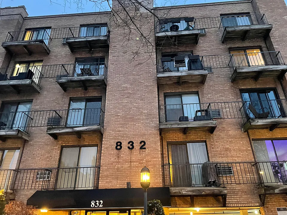832 W Oakdale Ave #1H