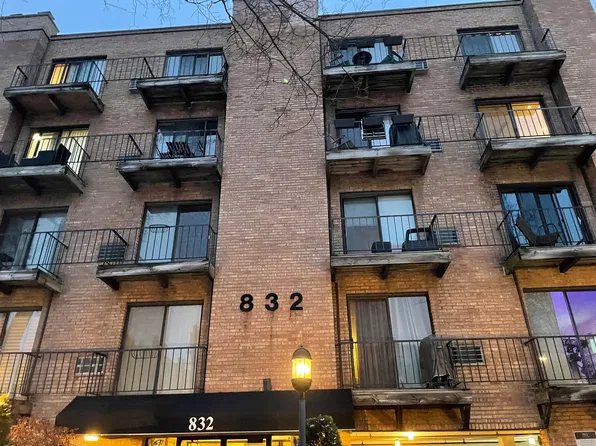832 W Oakdale Ave APT 1H, Chicago, IL 60657