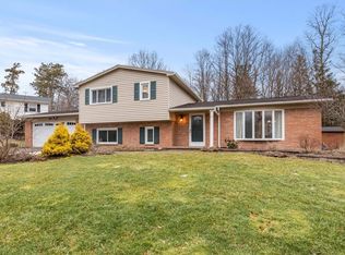 18 Fellows Rd, Penfield, NY 14526