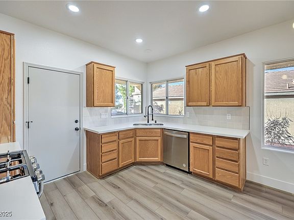 5th image of 1376 Forlana Dr