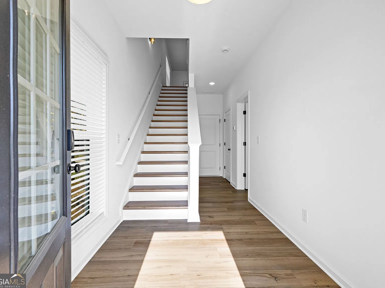 3 bed, 3.5 bath, 2000 sqft, $2,450 — Photo 3