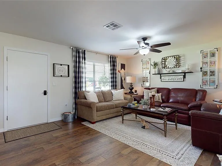 4864 NW 27th St — Photo 27