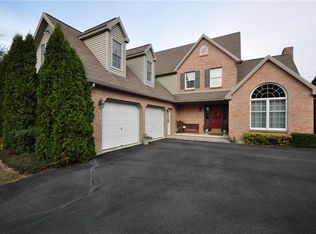 9017 Yorkshire Cir, Fogelsville, PA 18051