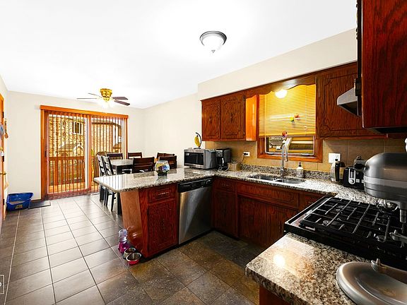 2nd image of 6519 W Forest Preserve Ave Unit 1