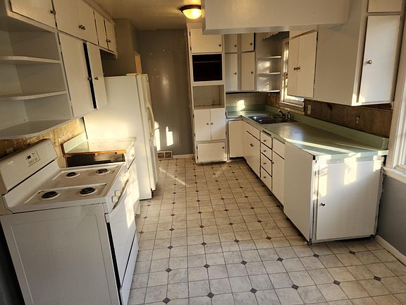 3rd image of 1708 W Lincoln Ave