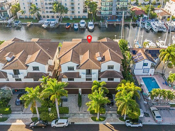 2nd image of 105 Isle Of Venice Dr #105