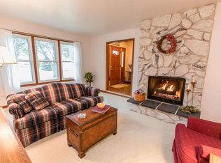 746 Crestwood Dr, Waukesha, WI 53188