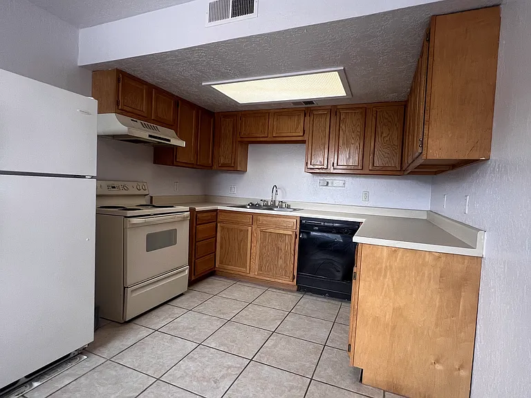 1070 Meadowlark Ct SE #1 — Photo 8