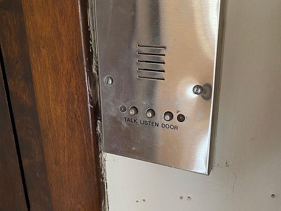 4th image of 4025 N Clarendon Ave APT 2