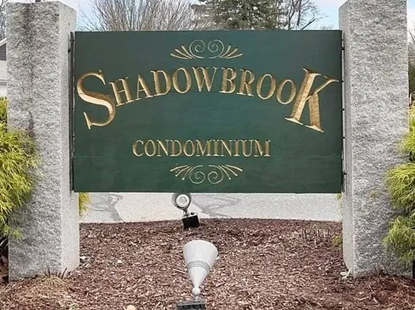 6 Shadowbrook Ln APT 34, Milford, MA 01757
