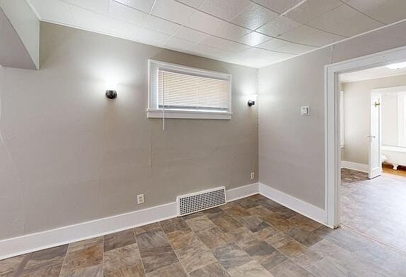 4th image of 413 1/2 W Thayer Ave