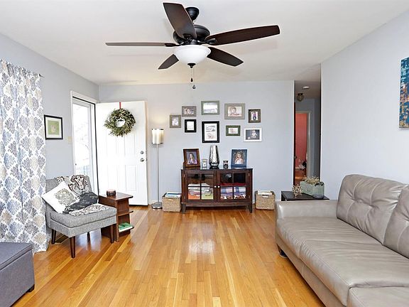 2nd image of 553 Sandalwood Dr