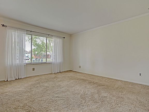 4th image of 42138 Montroy Dr