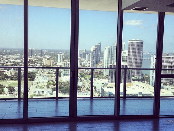 3rd image of 1100 Biscayne Blvd Unit 4105
