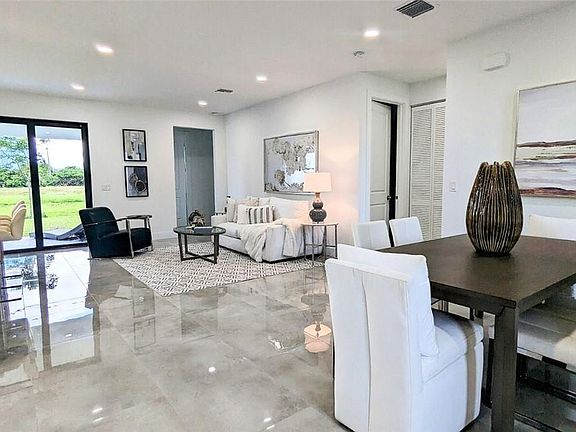 2nd image of 1491 N Mangonia Circle