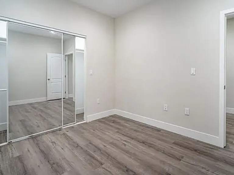 6841 Radford Ave — Photo 9