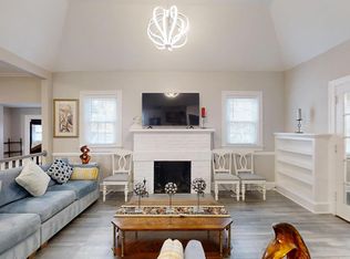 9207 Colesville Rd, Silver Spring, MD 20910