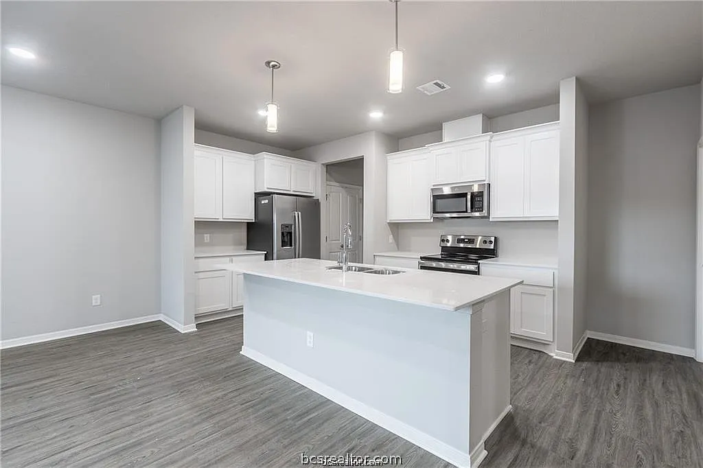 1326 Prairie Dr — Photo 3